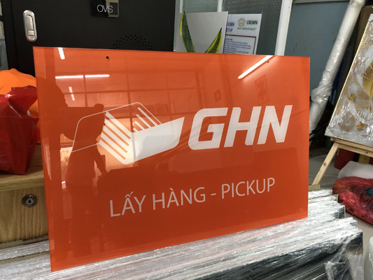 In Mica Lấy Liền Giá Rẻ Giải Pháp Nhanh Chóng và Hiệu Quả Cùng IN BC 1 In mica lấy liền giá rẻ là dịch vụ in ấn nhanh chóng, tiết kiệm và chất lượng, phù hợp cho khách hàng cá nhân hoặc doanh nghiệp cần in gấp các sản phẩm quảng cáo, trang trí hoặc nhận diện thương hiệu. Với công nghệ in UV hiện đại trên chất liệu mica cao cấp, sản phẩm cho ra hình ảnh sắc nét, bền màu và có độ bóng đẹp mắt.